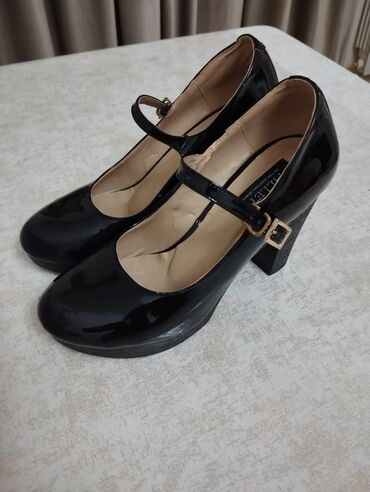 Tuflilər: Tuflilər, Ölçü: 37, rəng - Qara, Yeni — 10