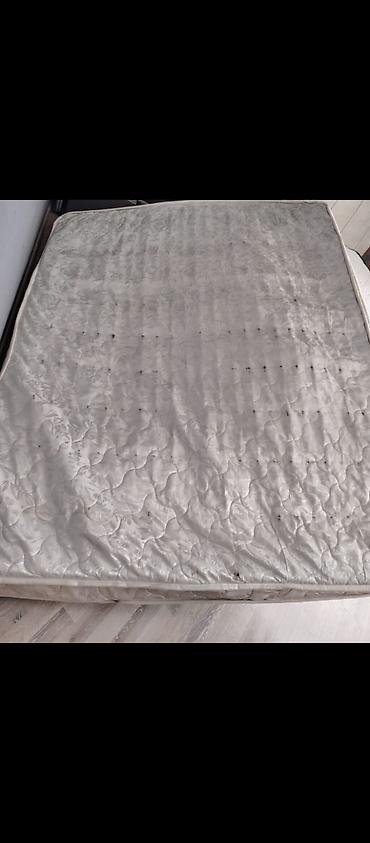 Matraslar: Taxt üçün matras satılır.Cırığısöküyü yoxdur. Ölçü: 2 / 1,60.Qiymət — 1