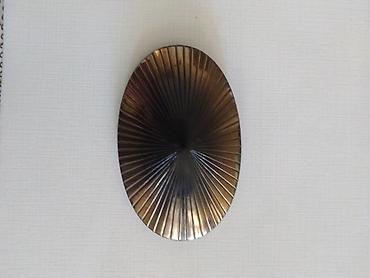 broskalar: Vintage Çexoslovakiya istehsalı olan köhnə broş – oval forma, radiyal — 1