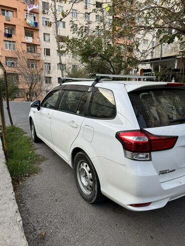 Toyota: Toyota Corolla Fielder Hybrid – ağ rəngli universaldır — 4