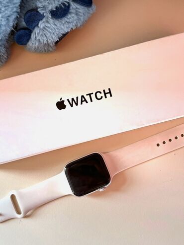 Applewatch SE 2 44 mm Starlight modeli Çox az səliqəli işlənilib. Pil