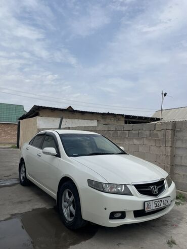 продаю машину в рассрочку: Автомобиль Honda Accord белого цвета, кузов седан. 2.0 2004г Мотор