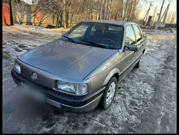 Volkswagen: Volkswagen Passat: 1990 г., 1.8 л, Механика, Бензин, Седан