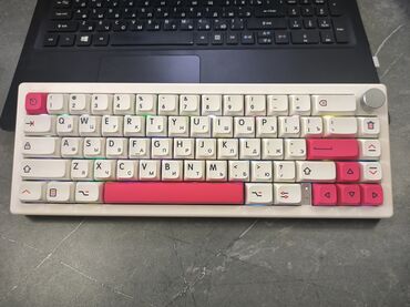 маленькая клавиатура: Клавиатура кастомная, борд Gmk67, красные линейные свитчи, кейкапы pbt