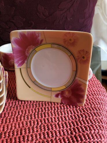 Kuhinjski setovi: Soljice nove porcelanske vintaz. Soljice komada 5 u ceni. Tacne — 12