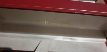 Наборы украшений: Набор из трех перьевых ручек в фирменных коробках. Состав: - Sheaffer — 6