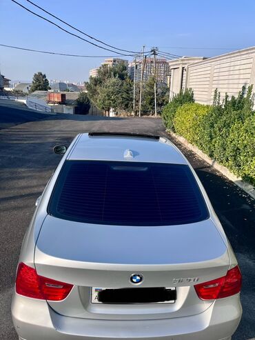 BMW: BMW 320: 2 l | 2010 il Sedan — 5