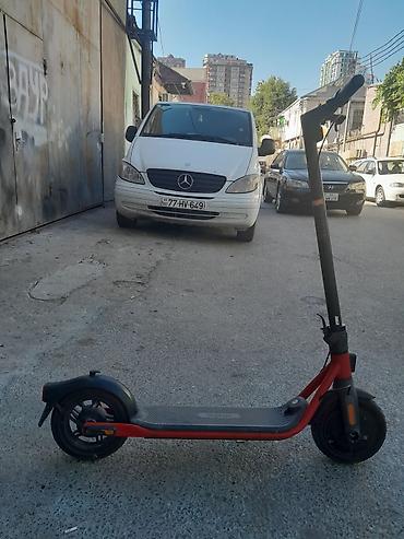 - Rəng: qırmızı-qara - Güclü ön far (LED) və qabaq-arka reflektorlar -
