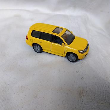 golf 2 igracka: Siku Toyota Land Cruiser V8 zuti 9 cm. malo izgreban Siku Toyota — 1