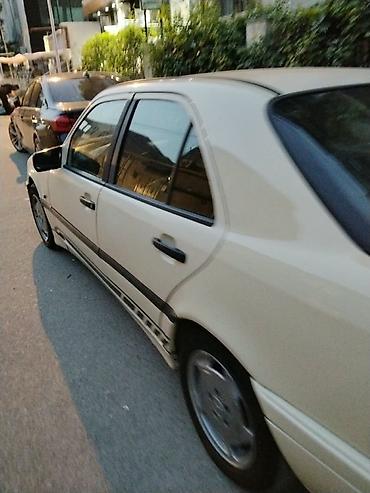 w210 ön bufer: Mercedes-Benz sedan - Kuzov: sedan, bej rəng - Nömrə nişanı — 3