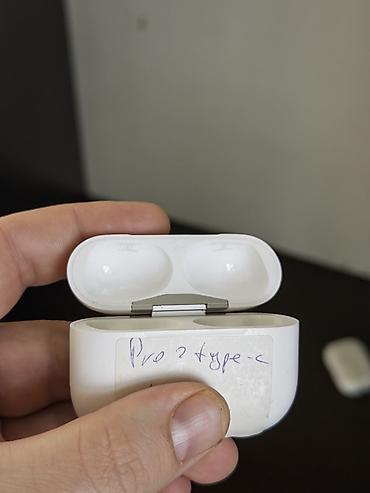ıphone 12: Зарядный кейс для наушников Apple AirPods Pro (2‑го поколения), модель — 1