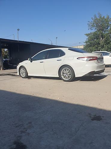 byd e1: Toyota Camry: 2018 г., 2.5 л, Автомат, Гибрид, Седан — 4