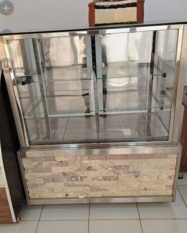 Yataq otağı dəstləri: Soyuducu vitrin hün- 1.50sm, derinlik-70sm, uz-;1,10 smdir. 1 illik