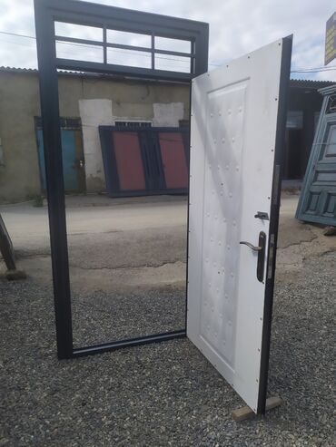 Giriş qapıları: Mənzil üçün Yeni Giriş qapısı Şəbəkə ilə, Zəmanətli, Pulsuz çatdırılma — 9