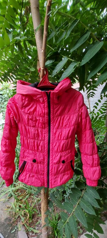 куртку участок: Куртка с капюшоном и поясом, в отл.состоянии, На весну и осень