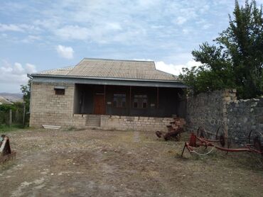 Daşınmaz əmlak: Şəki rayonu böyük dəhnə kəndində 25 sotda 5 otaqlı həyət evi