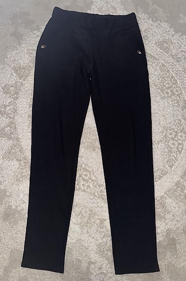 Helanka pantalone pune elastina.Sa dzepovima napred i pozadi.Pamuk