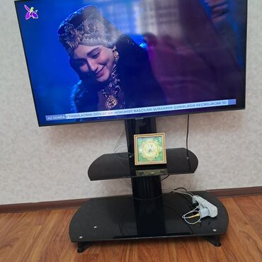 тумбочка под телевизор: İşlənmiş, Düz TV altlığı, Polkalı, Şüşəli