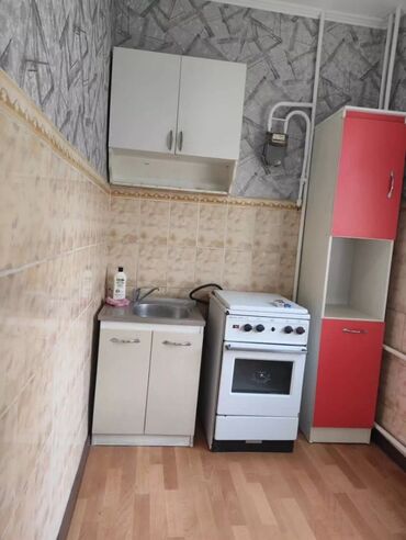 продаю квартиру 8 мкр: 1 комната, 35 м², 105 серия, 3 этаж, Косметический ремонт