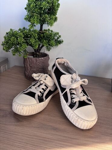 qadınlar üçün vans authentic ketlər: Qara-ağ rəngli kanvas krossovkalar 32 ölçü - Üst hissə: nəfəsalan