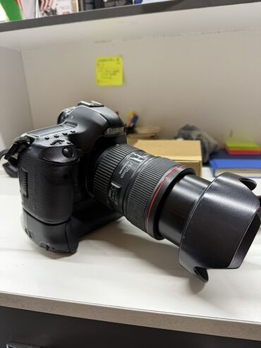 Fotokameralar: Canon DSLR fotoqrafiya dəsti Tərkib: - Canon peşəkar DSLR fotoaparat — 7