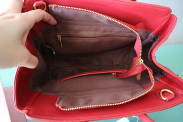 Классические сумки: Новая красная сумочка Размеры: ширина 27 см, высота 24см (с ручками — 22