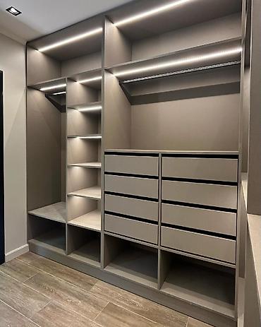 Sifarişlə dolablar: Düz dolab, Qonaq otağı üçün, Dəhliz üçün, Yataq otağı üçün, Paltar üçün, Açılan, Korpuslu, 4 qapılı — 5