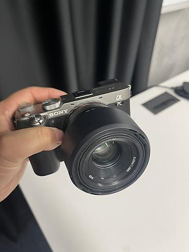 sony a7cii: Sony Alpha 7C с полнокадровым байонетом Sony E и объективом FE 50mm — 1