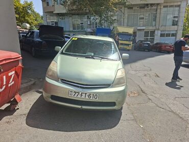 Toyota: Salam maşın gündelik 25m arendaya verilir depazit 300+ofis haqqı