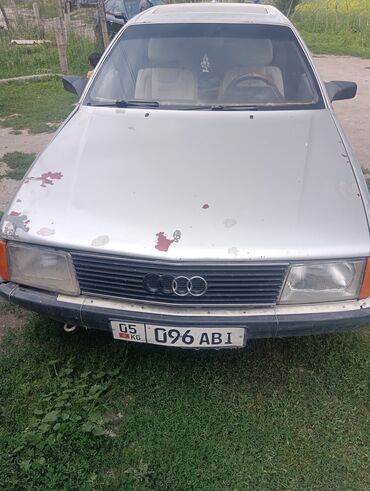 машина опел: Седан Audi 100 серебристого цвета, представленный на фотографиях