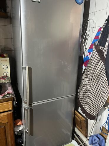 Холодильники: Холодильник Beko, Б/у, Двухкамерный, 60 * 180 * 60