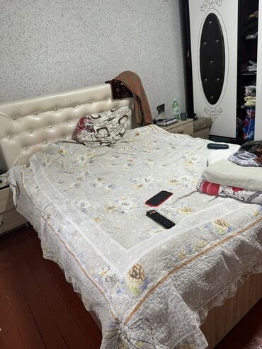 тумба с зеркалом для косметики: Спальный гарнитур, Двуспальная кровать, Шкаф, цвет - Бежевый, Б/у