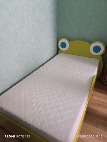 Bitkilər: Oğlan və qız üçün, Çarpayı, Bazasız, Matras ilə, Siyirməsiz