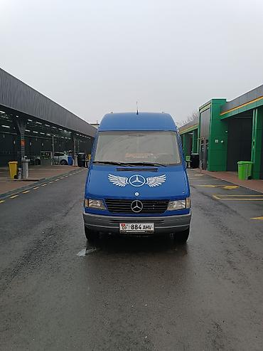 Аренда фургона: Mercedes‑Benz Sprinter — цельнометаллический фургон синего цвета с — 1