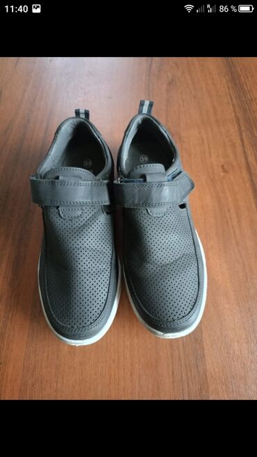 зимние обувь мужская: Продам детскую школьную обувь на мальчика в хорошем состоянии 35