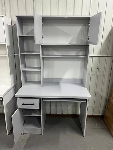 Столы: Компьютерный стол, Новый, С полками — 6