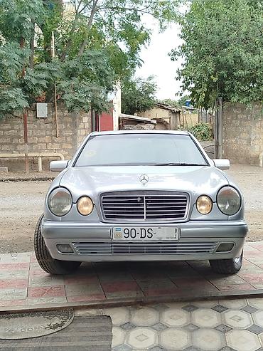 Mercedes-Benz: Mercedes-Benz E-Class: 2.3 l | 1997 il Sedan — 2