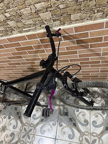 Şəhər velosipedləri: Şəhər/trek tipli velosiped – qara rəng - Yüngül alüminium tipli — 4