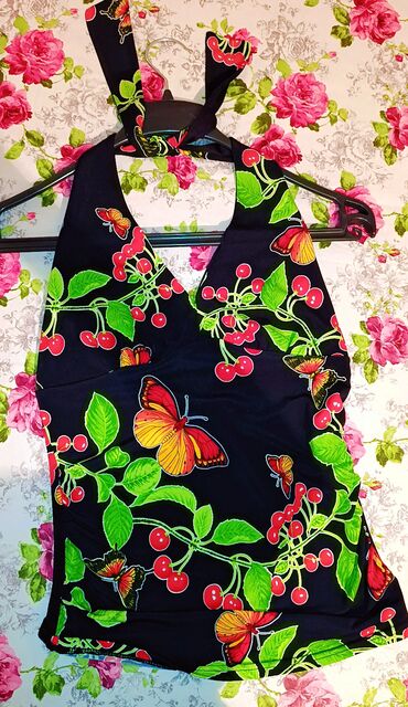 Köynək və bluzalar: S ölçü.Cox az geyinilib.demek olar tezedir.on manata qədər mal — 8