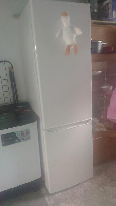 mini refrigerator: Двухкамерный холодильник белого цвета с нижней морозильной камерой — 5
