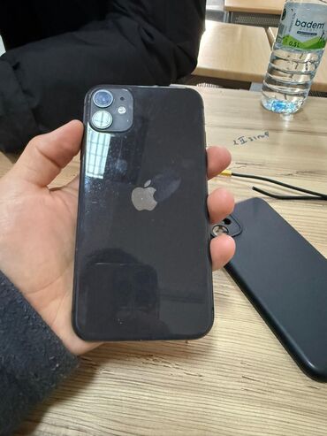 Apple iPhone: IPhone 11 — 9