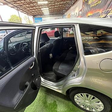 мото хонда: Honda Jazz: 2009 г., 1.3 л, Механика, Бензин, Хэтчбэк — 5
