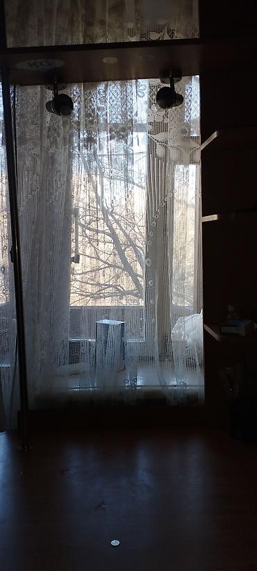 red centr: Продаю стол-школьный. очень удобный. торг уместен — 4
