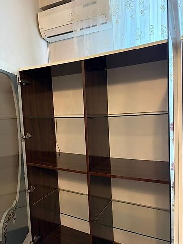Оборудование для магазинов: Стеклянная витрина-шкаф, Б/у — 1