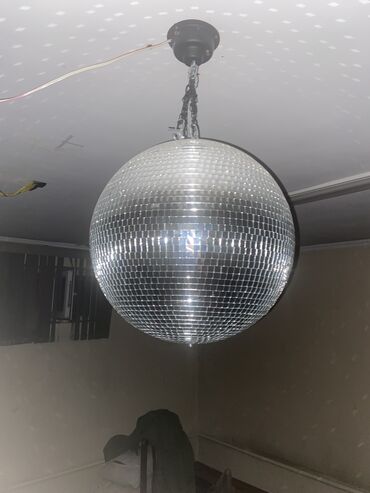 диско: Диско-шар круглый, блестящий, украсит любую вечеринку и привнесет дух