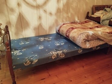Divan və masa dəstləri: Təknəfərlik çarpayı, Bazasız, Matras ilə, Siyirməsiz
