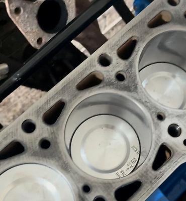 VAZ (LADA): Model: VAZ 2107 (klassik “Jiquli” sedan) Kuzov: 4 qapılı, ağ rəng — 11