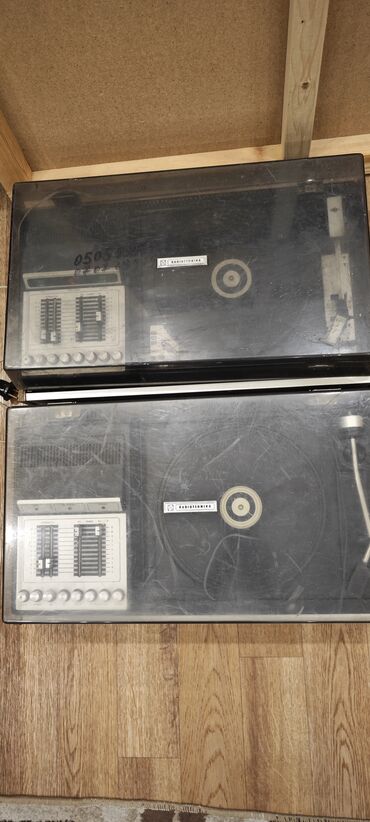 Другие предметы коллекционирования: Виниловые стереопроигрыватели с встроенным усилителем и пультом — 8