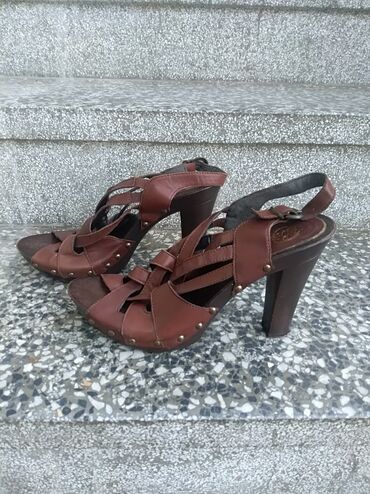 kozne cizme na stiklu: Sandale, Bata, 39