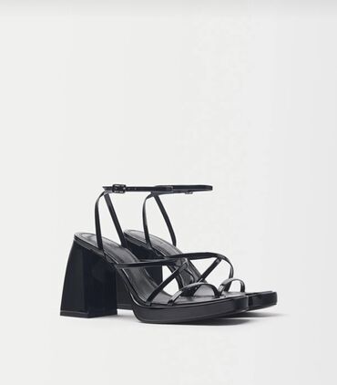 zhenskie sandali adidas adilette: Размер: 36, цвет - Черный, Б/у